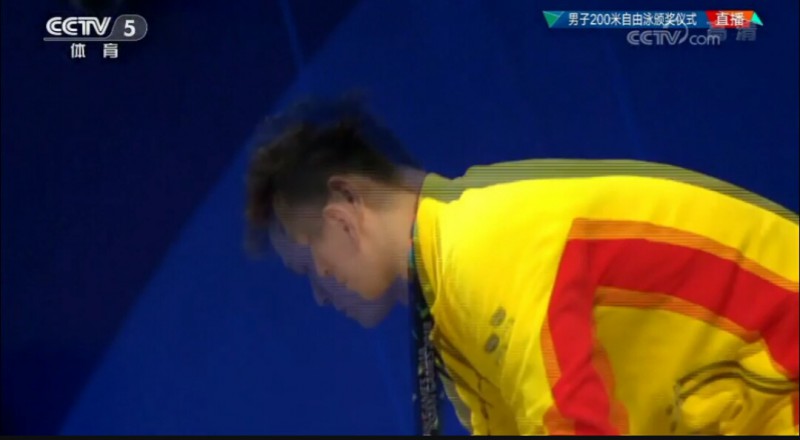 亚运会上国旗掉落，孙杨说了一句话众人都看哭了！