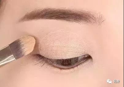 水浒传化妆教程 黑棕色眼妆太普通，来一款不一样的眼妆