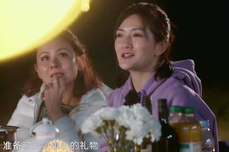 郭晓东拍视频很紧张，寥寥几句却显深情，程莉莎抱着谢娜哭了出来