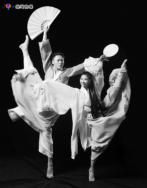 中国舞蹈家夏冰:在黑与白的世界里勾勒精彩人生