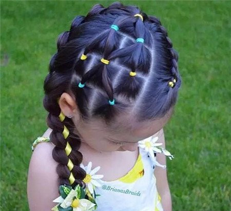 女孩子扎头发简单又可爱的样式 这四款小仙女发型真的不试试吗