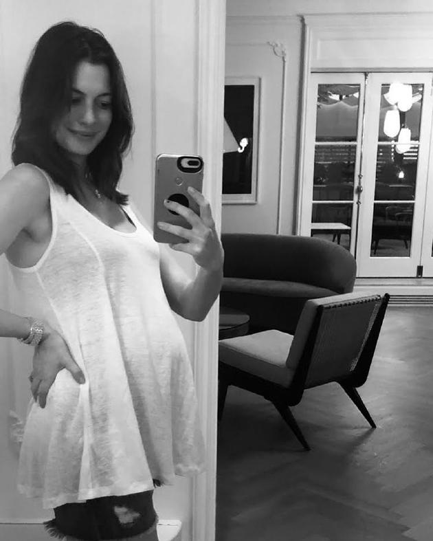 恭喜！安妮·海瑟薇晒孕肚照宣布怀二胎喜讯