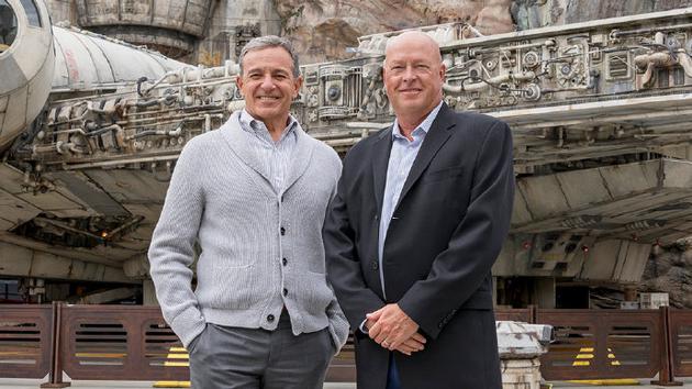 迪士尼CEO艾格卸任 鲍勃‧查贝克接任年薪近2千万