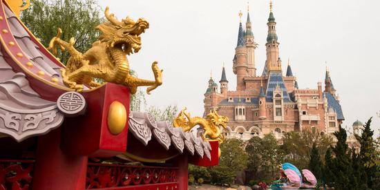 上海迪士尼乐园重新开放 计划每周增加5000人的容量